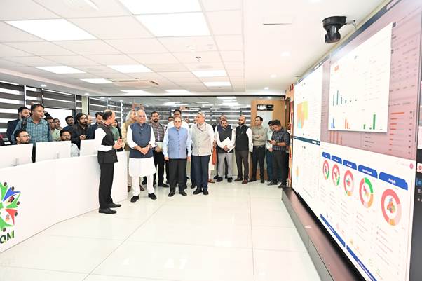 Bhupendra CQAM Union Minister Bhupender Yadav visiting the CAQM PAVAN integrated command centre in Delhi-NCR
